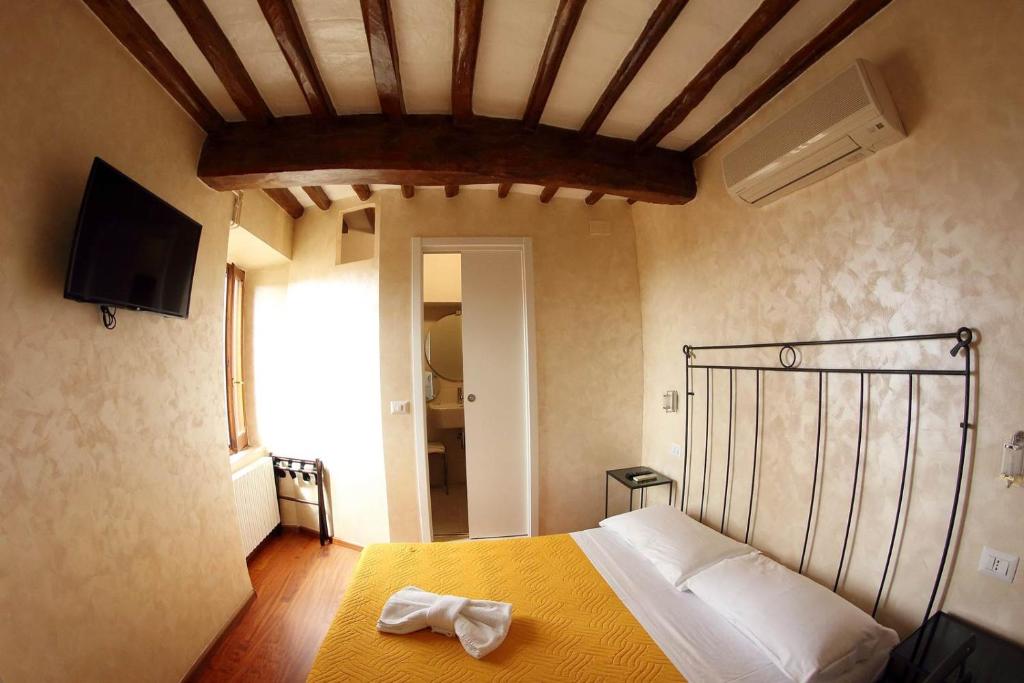 hotels with balcony in Umbria