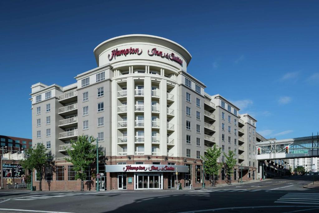 hotels with balcony in Memphis