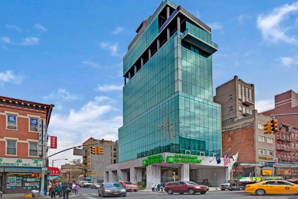 hotels with balcony in New York Statue Of Liberty National Monument