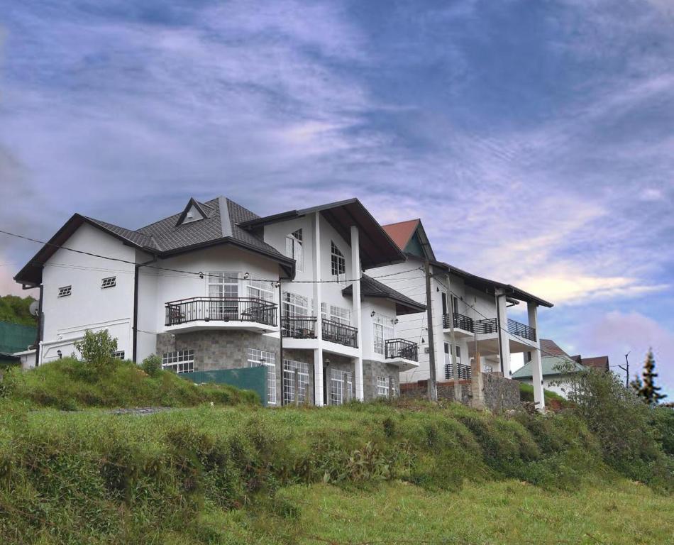 hotels with balcony in Nuwara Eliya