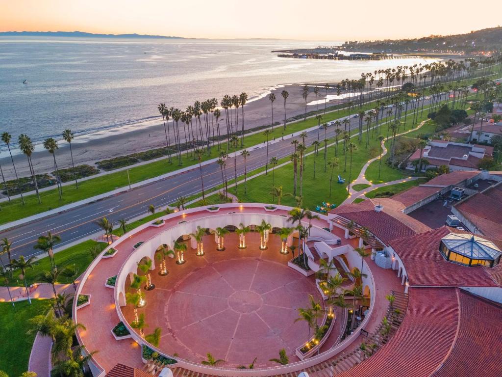 hotels with balcony in Santa Barbara United States East Beach