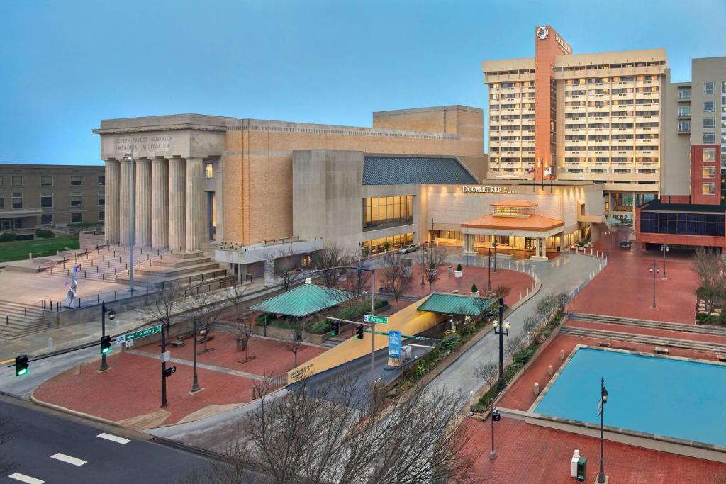 hotels with balcony in Arkansas