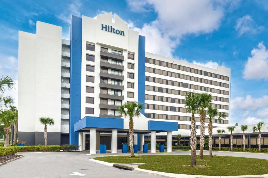 hotels with balcony in Ocala