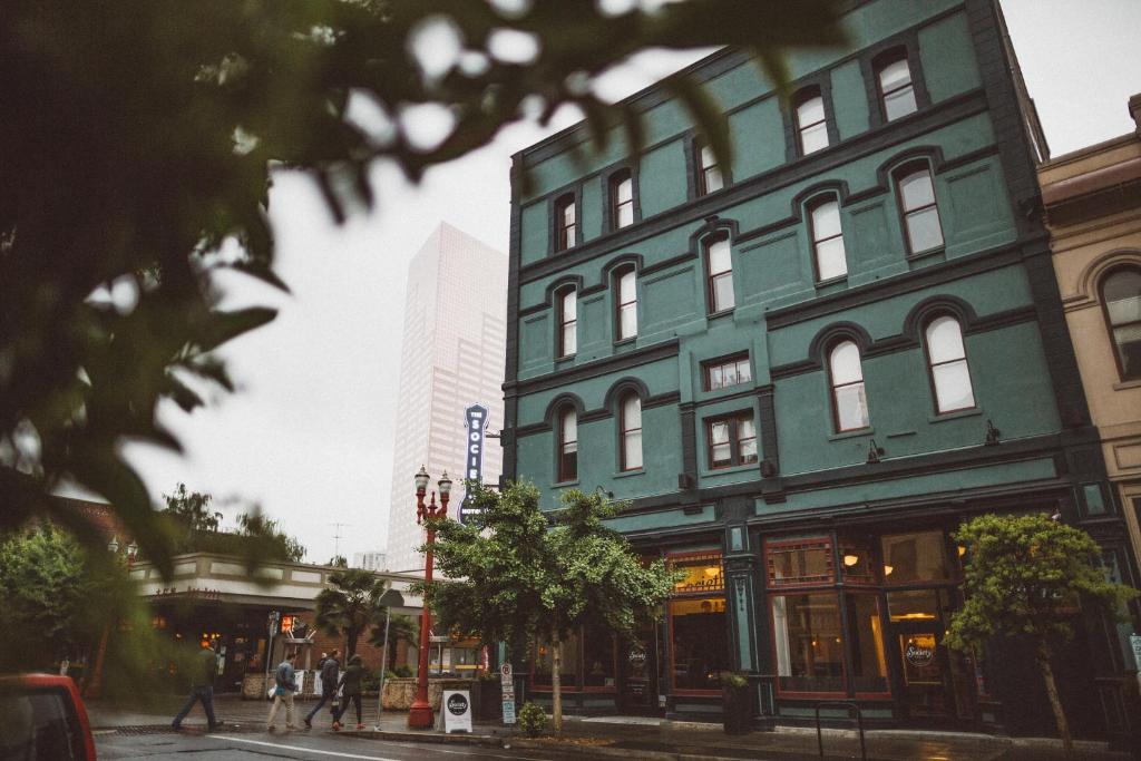 hotels with balcony in Portland United States 3