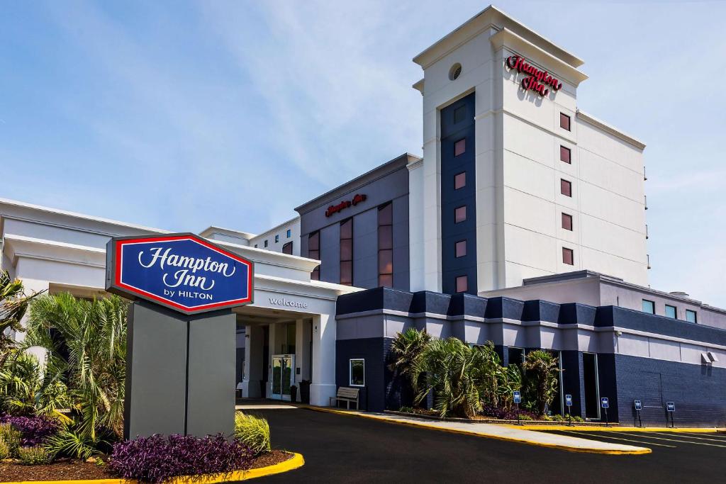 hotels with balcony in Virginia Beach