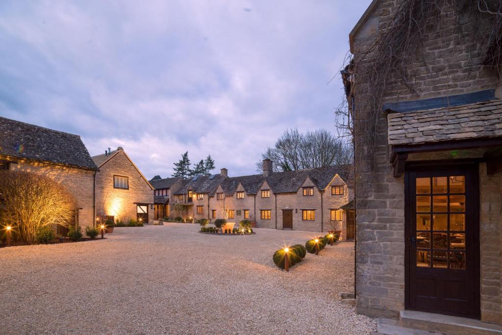 hotels with balcony in Oxfordshire