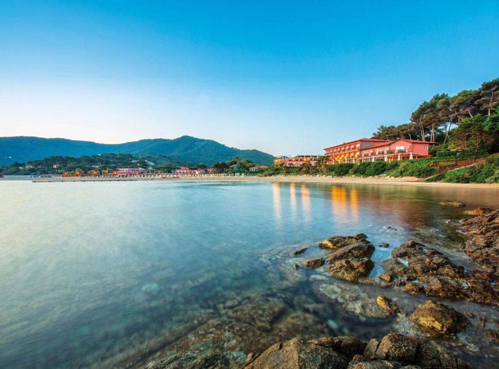 hotels with balcony in Tuscan Archipelago