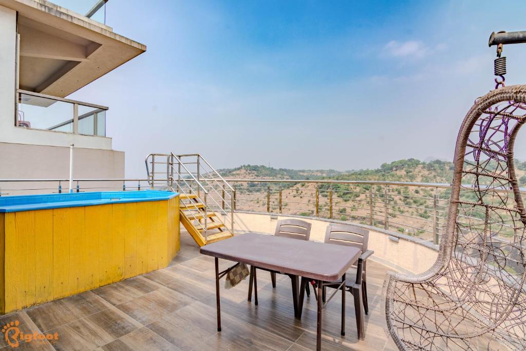 hotels with balcony in Igatpuri