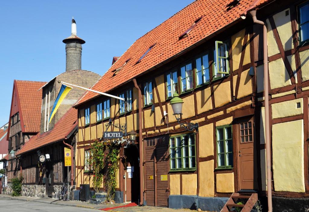 hotels with balcony in Ystad