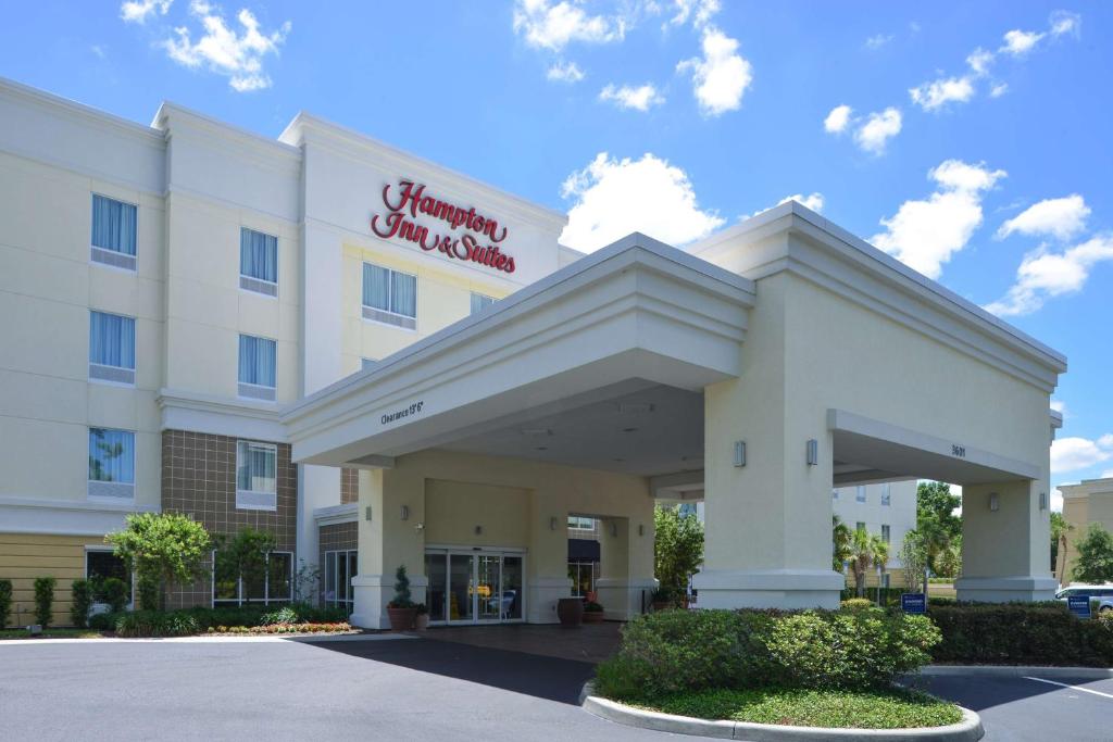 hotels with balcony in Ocala