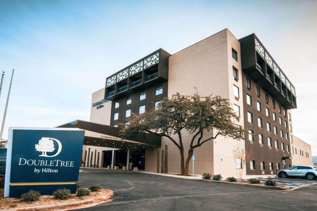 hotels with balcony in Lubbock