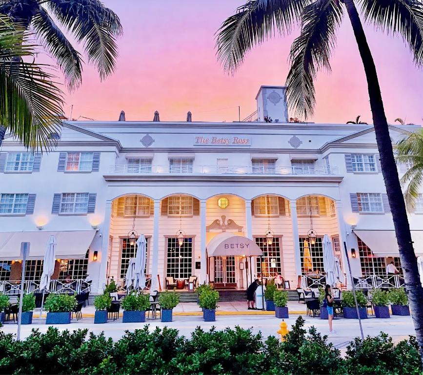 hotels with balcony in Miami Beach