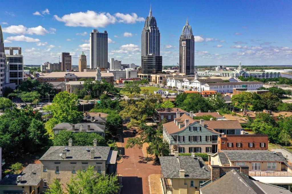 hotels with balcony in Alabama