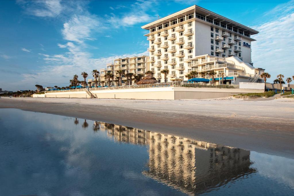 hotels with balcony in Daytona Beach