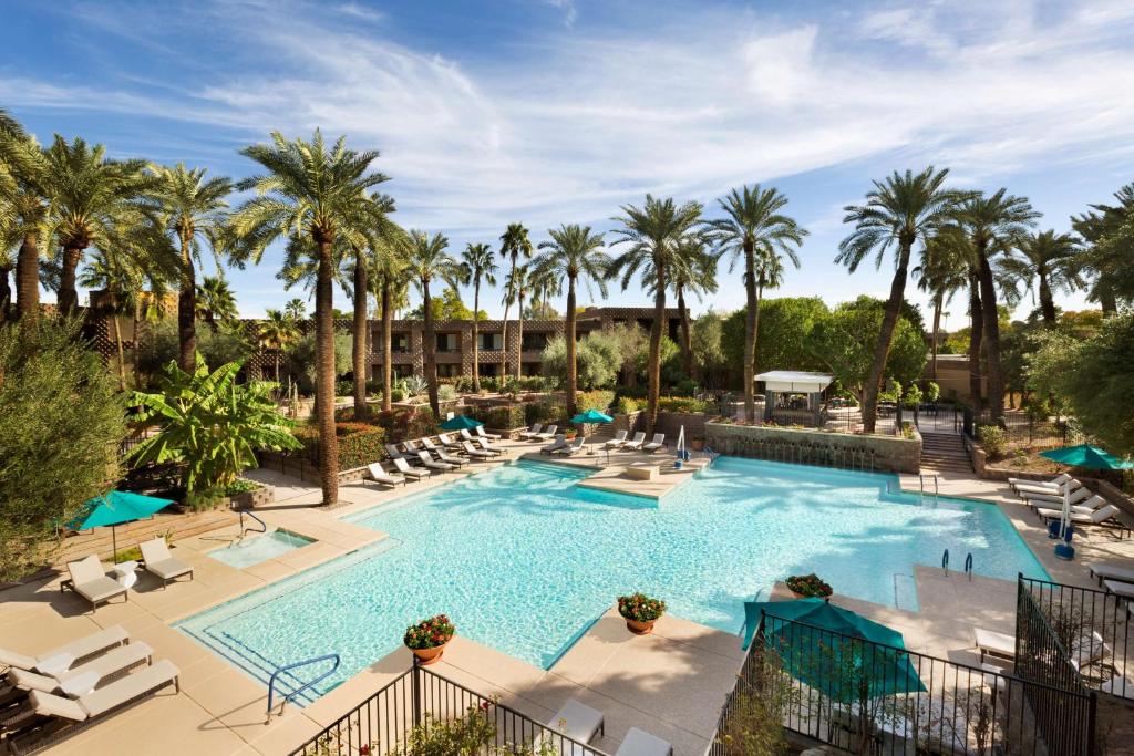 hotels with balcony in Scottsdale