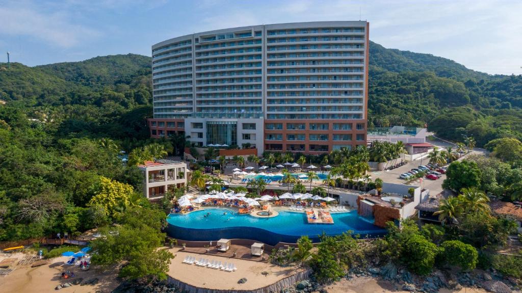 hotels with balcony in Ixtapa