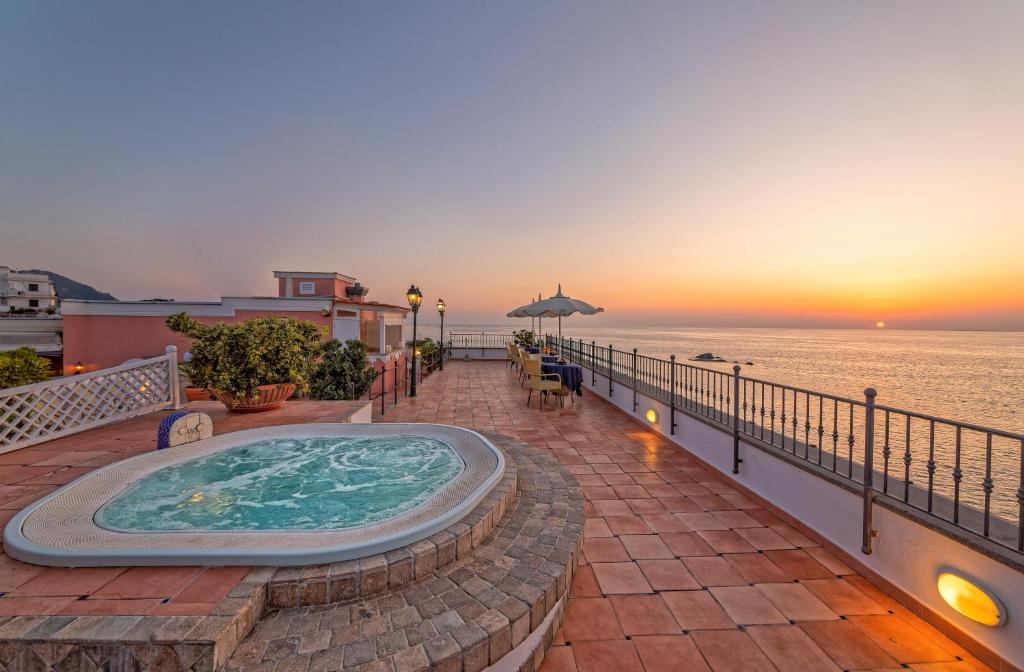 hotels with balcony in Ischia