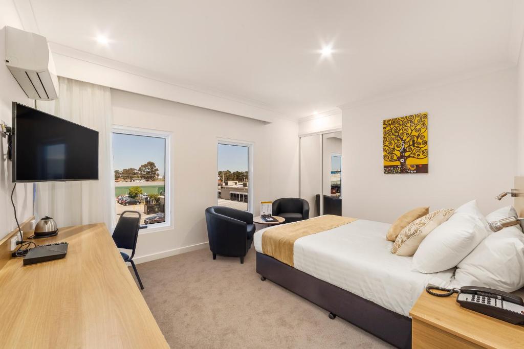 hotels with balcony in Melbourne Australia Tullamarine