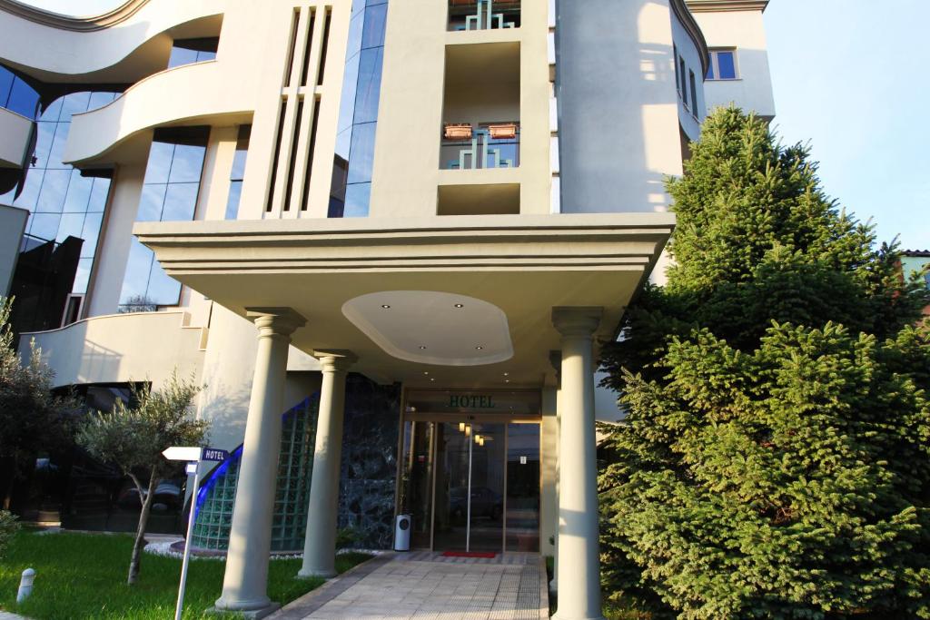 hotels with balcony in Tirana