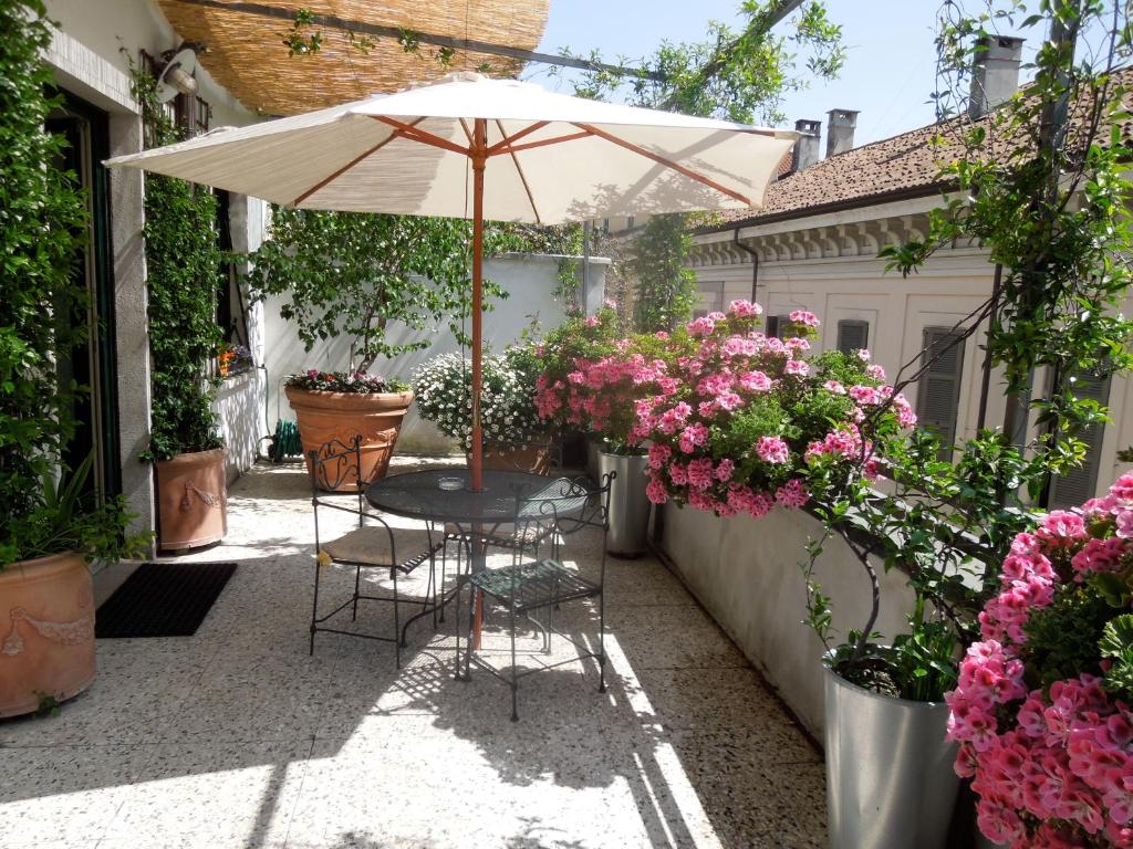 hotels with balcony in Milan Pozzoli Poldi Museum