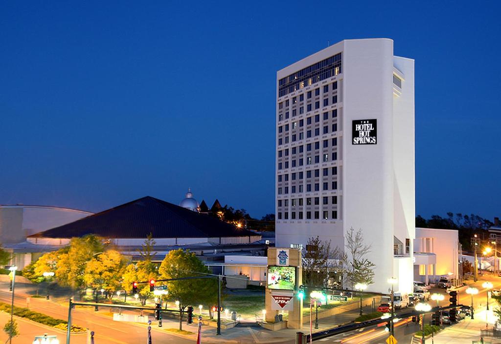 hotels with balcony in Hot Springs