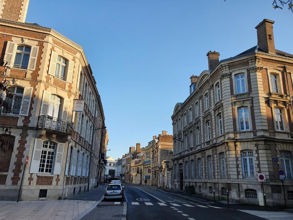 hotels with balcony in Amiens