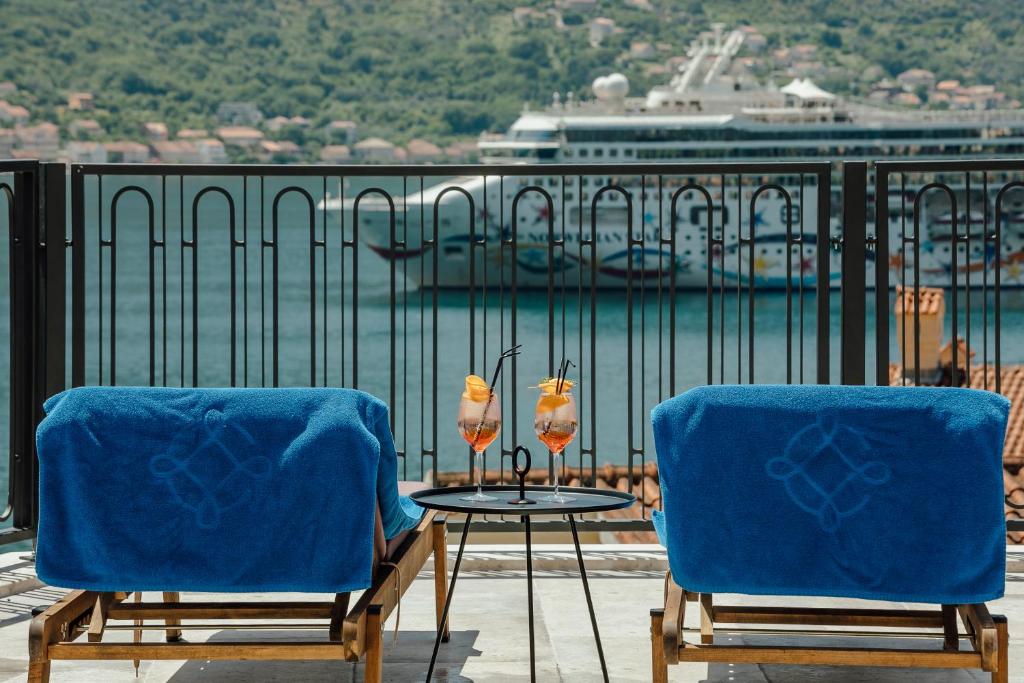 hotels with balcony in Kotor