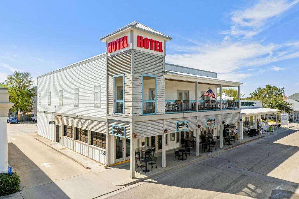 hotels with balcony in Mississippi