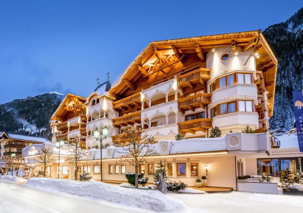 hotels with balcony in Ischgl