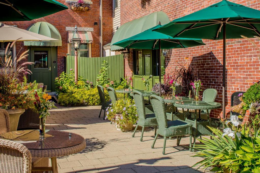 hotels with balcony in Belfast