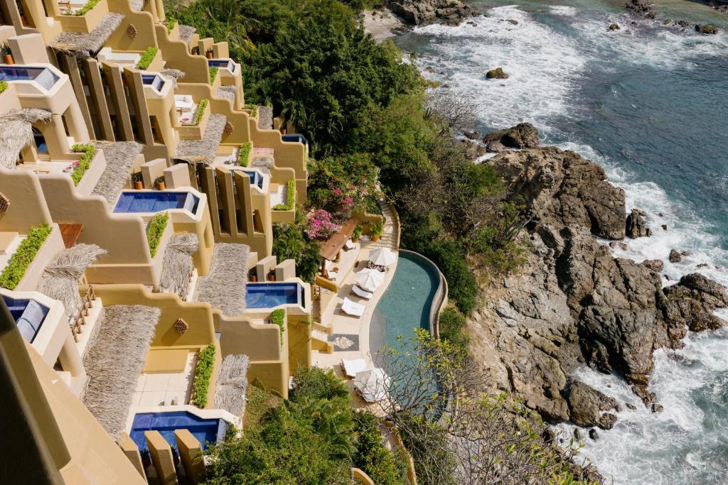 hotels with balcony in Ixtapa