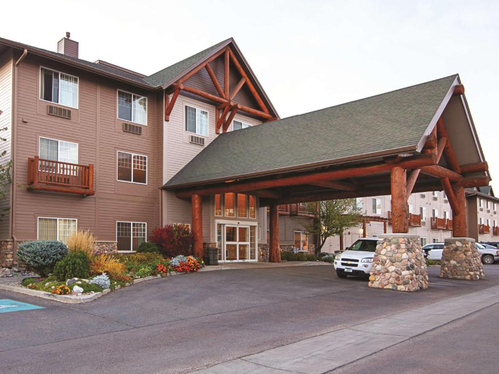 hotels with balcony in Montana United States