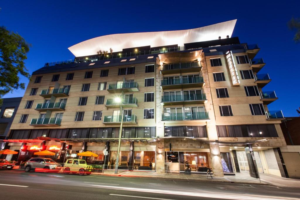 hotels with balcony in Adelaide