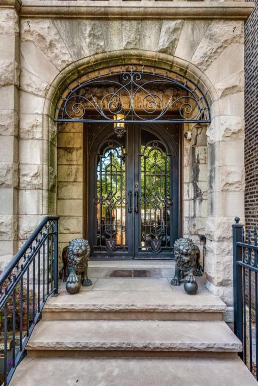 hotels with balcony in Chicago