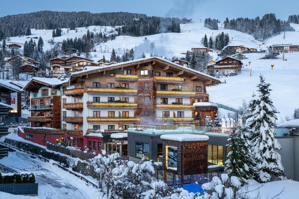 hotels with balcony in Saalbach