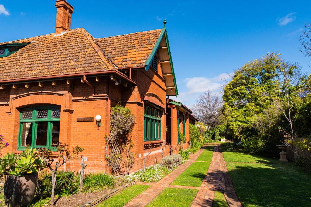 hotels with balcony in Adelaide