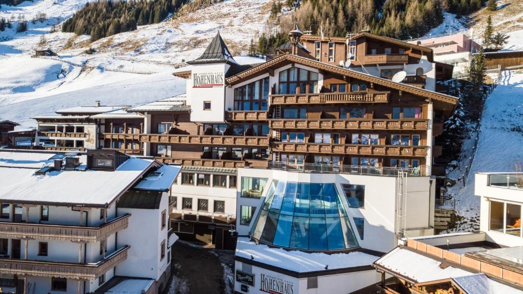 hotels with balcony in Tux