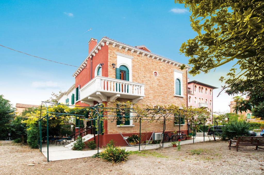 hotels with balcony in Venice Lido