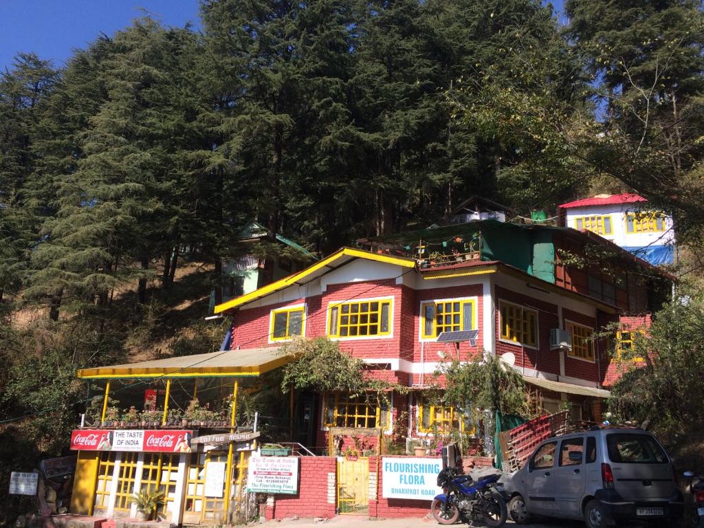 hotels with balcony in Macleodganj