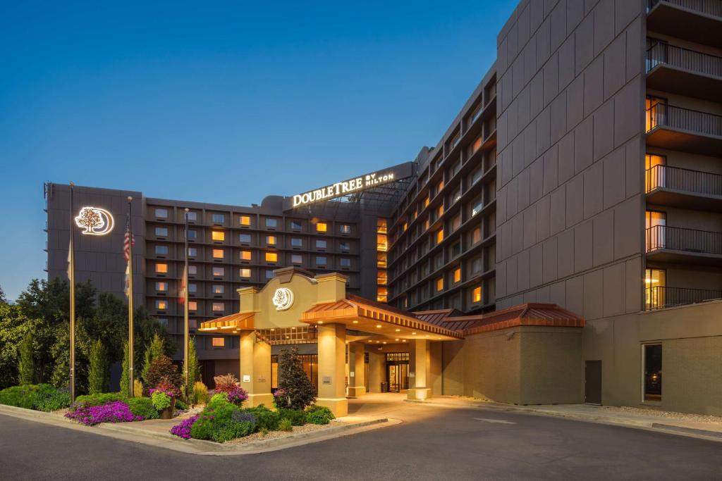 hotels with balcony in Denver Denver Zoo