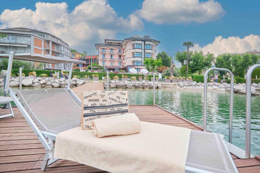 hotels with balcony in Bardolino