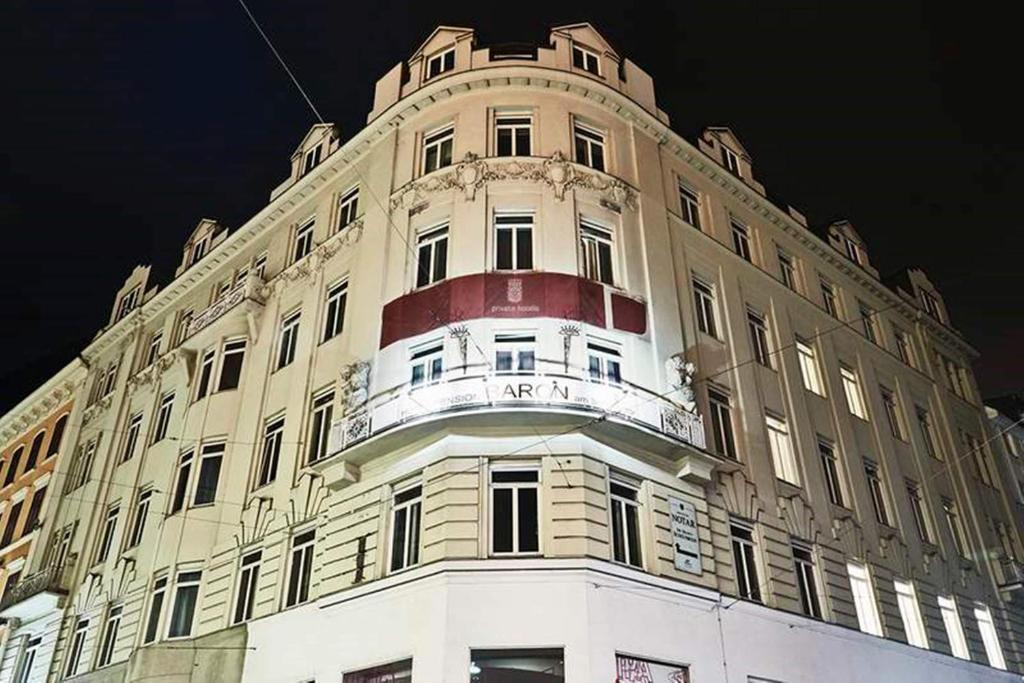 hotels with balcony in Vienna 17 Hernals