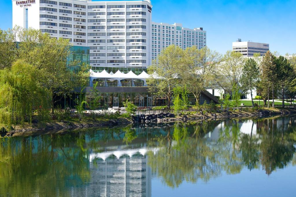 hotels with balcony in Spokane