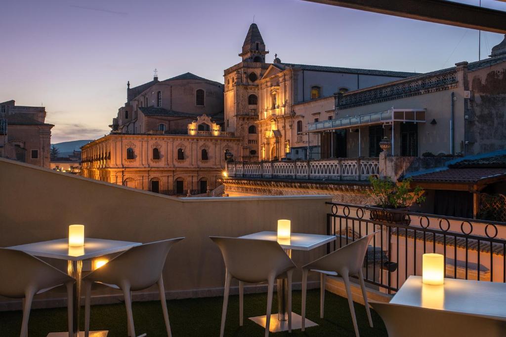 hotels with balcony in Noto