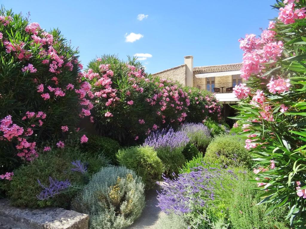 hotels with balcony in Gordes