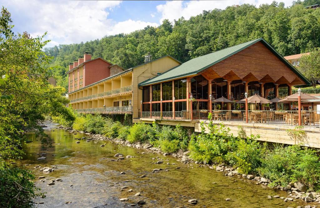 hotels with balcony in Gatlinburg