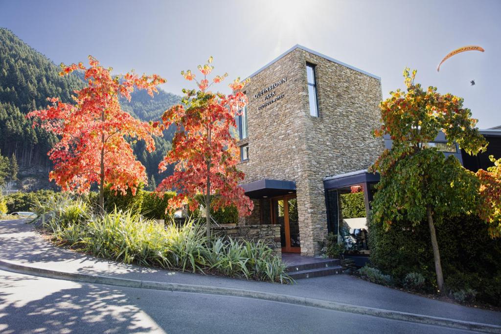 hotels with balcony in Queenstown New Zealand