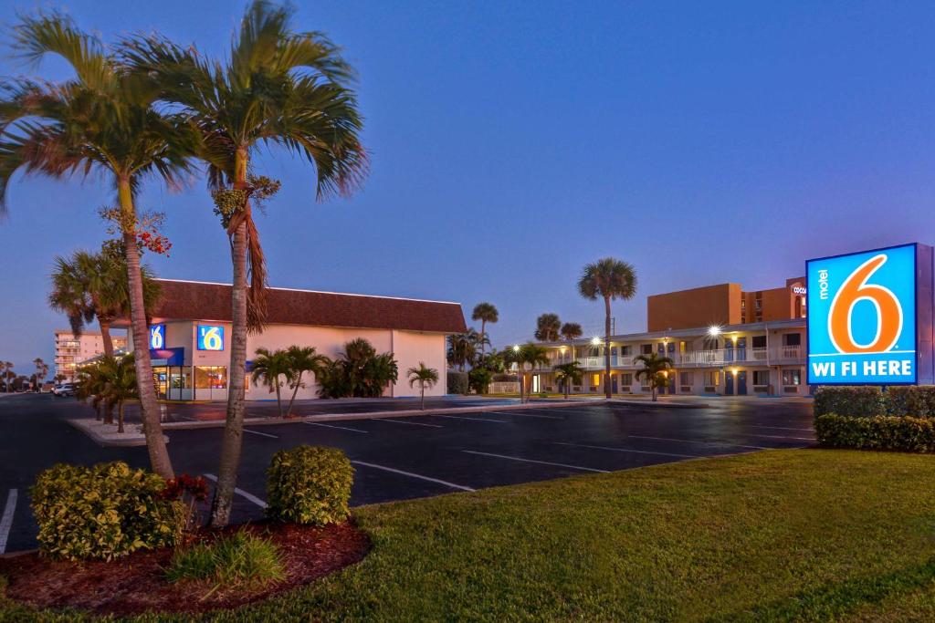 hotels with balcony in Cocoa Beach