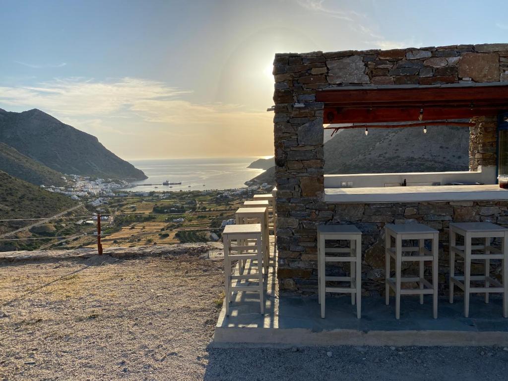 hotels with balcony in Sifnos