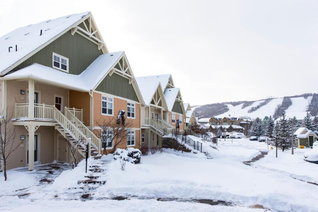 hotels with balcony in Ontario